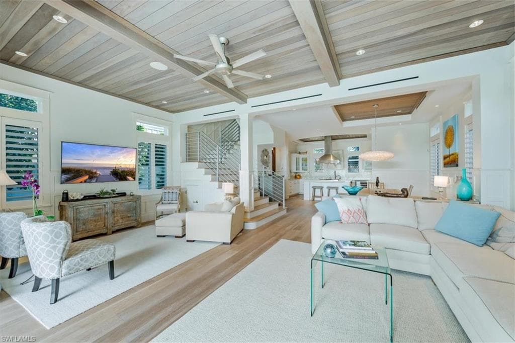 52 6th St S, Naples, FL 34102-10