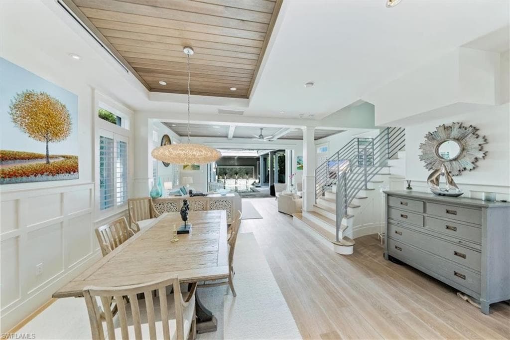 52 6th St S, Naples, FL 34102-15