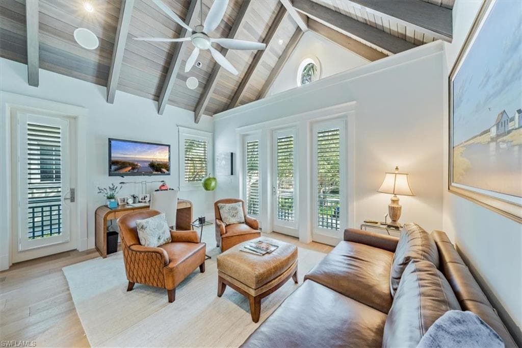 52 6th St S, Naples, FL 34102-16