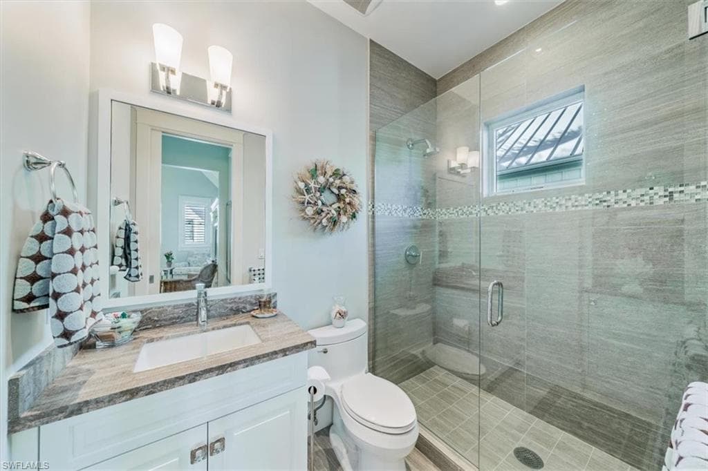 52 6th St S, Naples, FL 34102-21