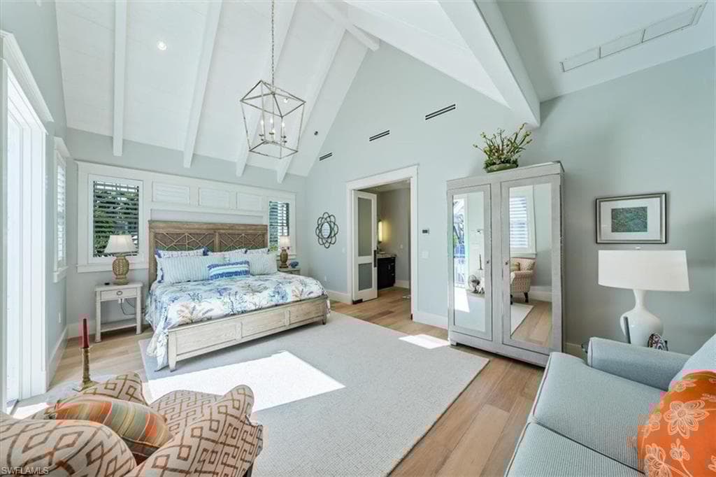 52 6th St S, Naples, FL 34102-24