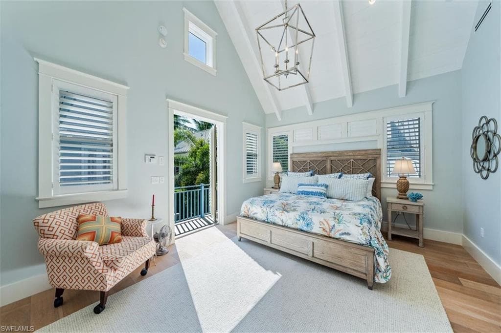 52 6th St S, Naples, FL 34102-26
