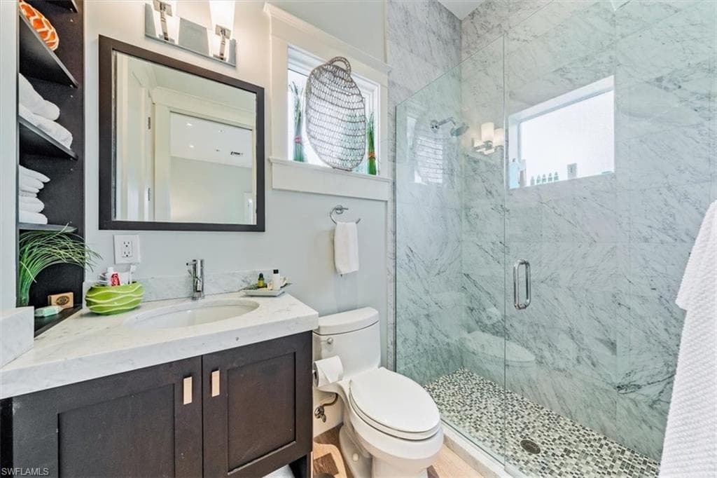 52 6th St S, Naples, FL 34102-29