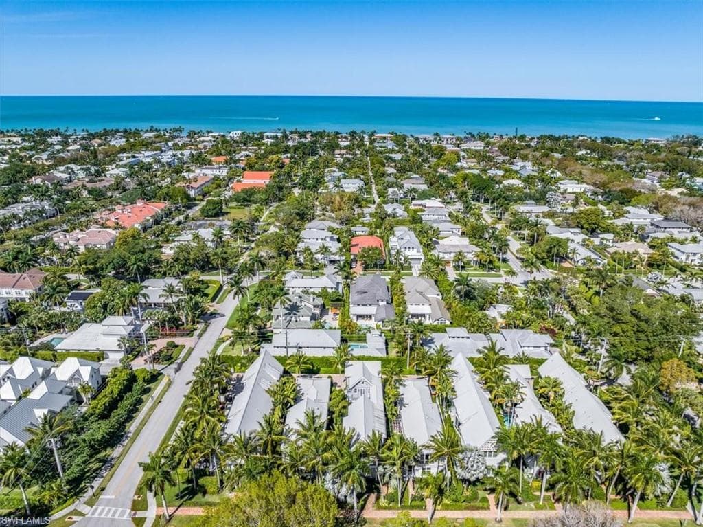 52 6th St S, Naples, FL 34102-35