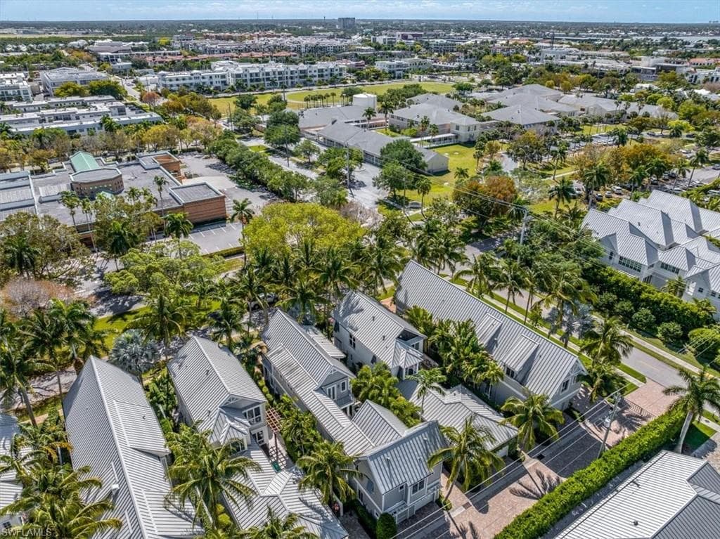52 6th St S, Naples, FL 34102-36