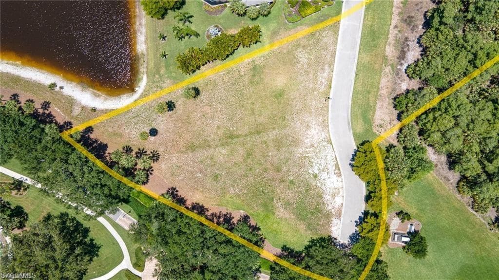 11242 Five Oaks Ln, Naples, FL 34120-4