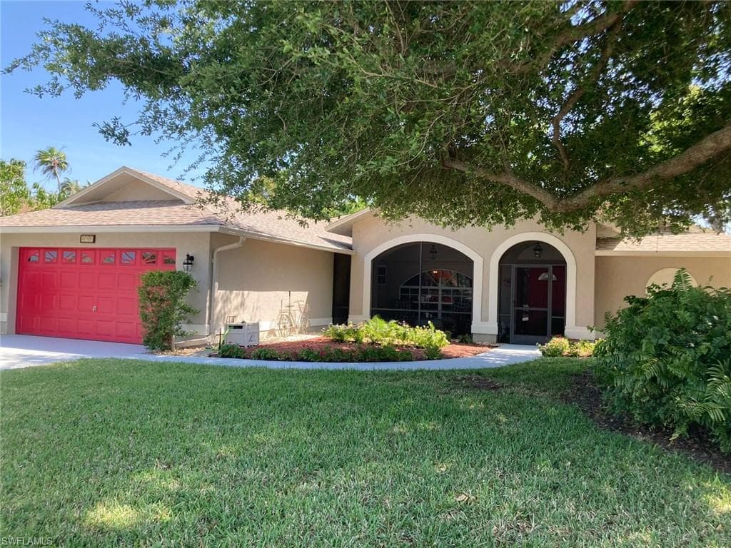 6144 Woodstone Dr, Naples, FL 34112-2