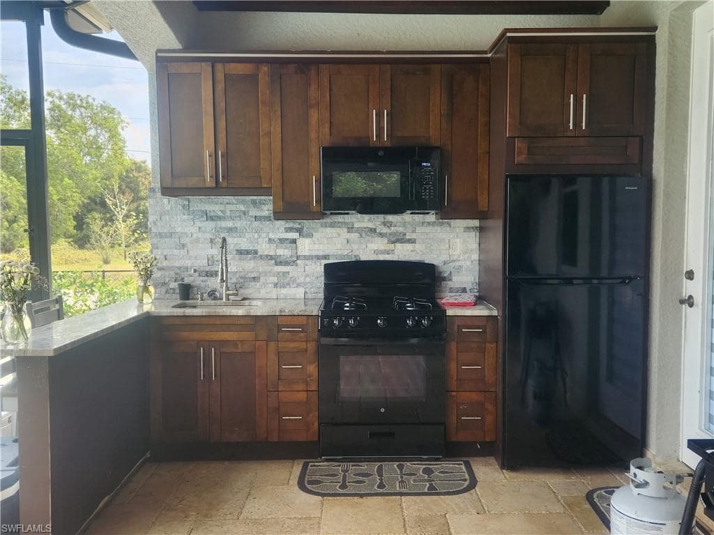 1385 47th Ave NE, Naples, FL 34120-26