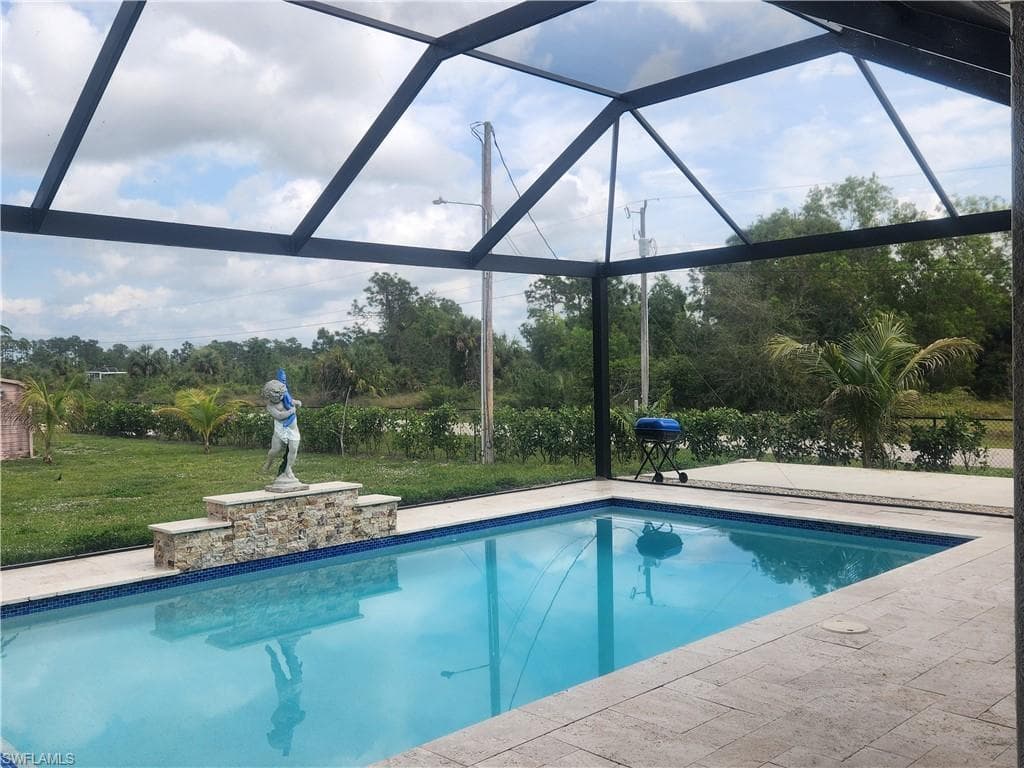 1385 47th Ave NE, Naples, FL 34120-30