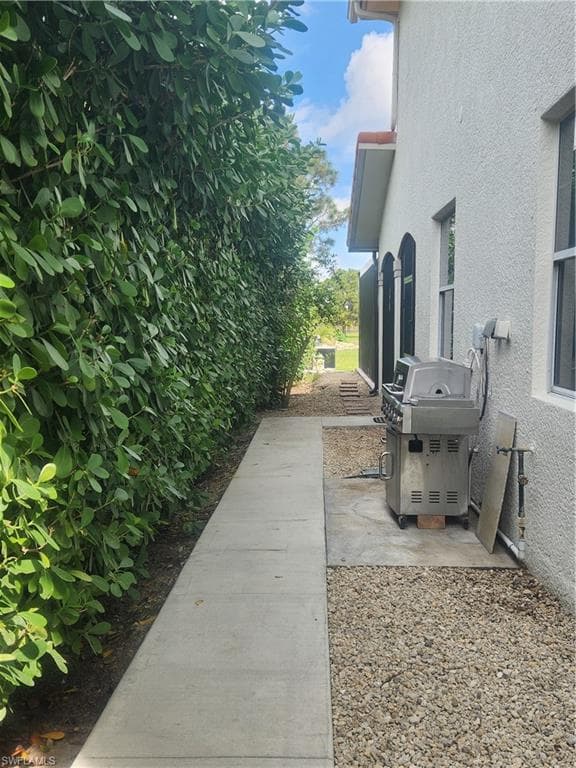 1385 47th Ave NE, Naples, FL 34120-32