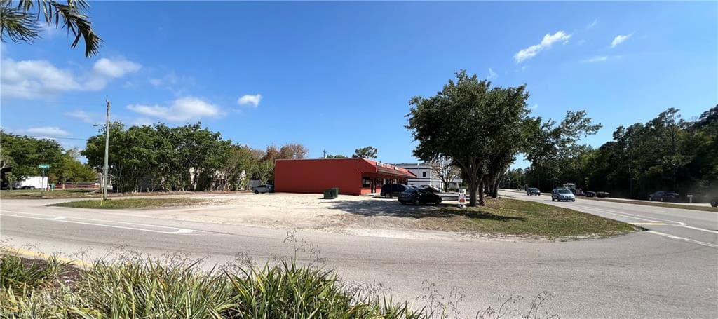 2000 Santa Barbara Blvd, Naples, FL 34116-4