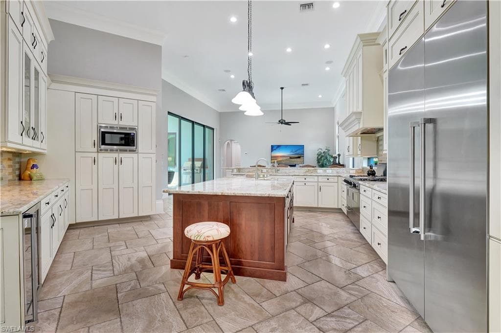 6489 Highcroft Dr, Naples, FL 34119-31