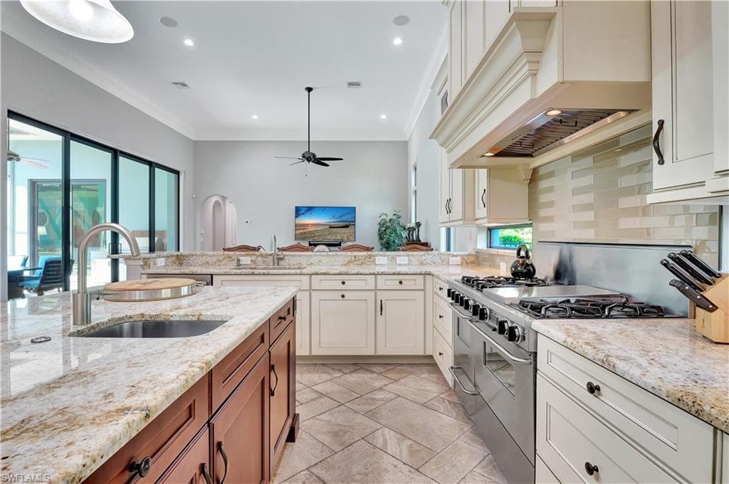 6489 Highcroft Dr, Naples, FL 34119-32