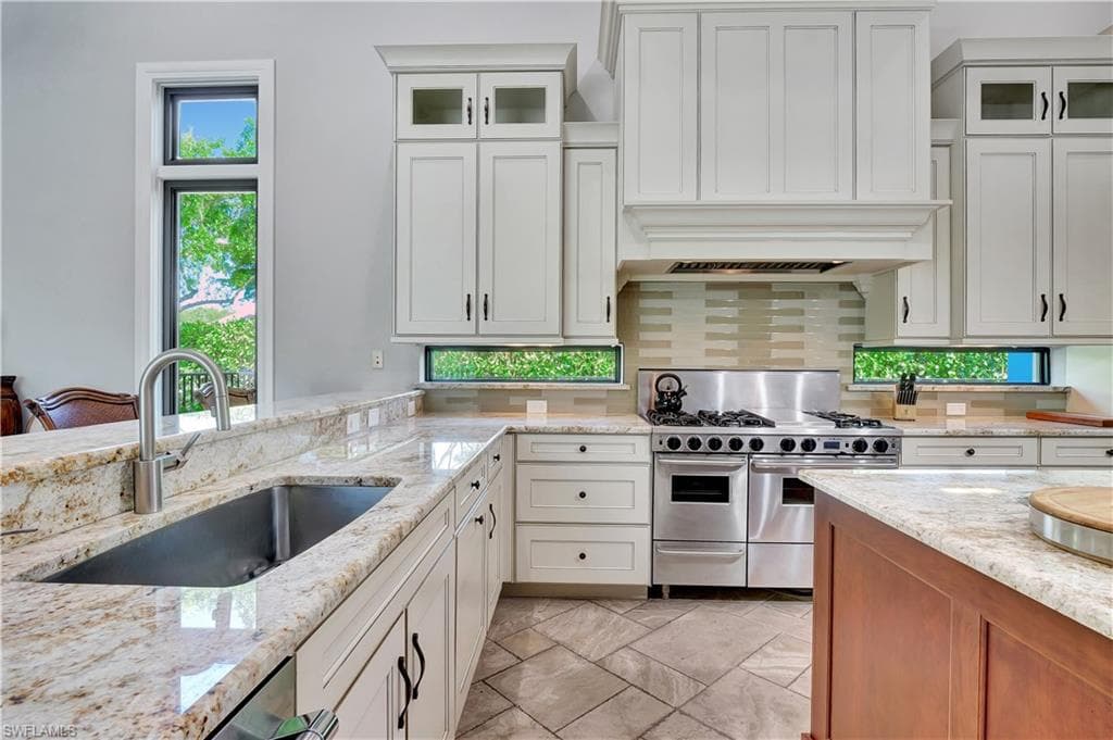6489 Highcroft Dr, Naples, FL 34119-33