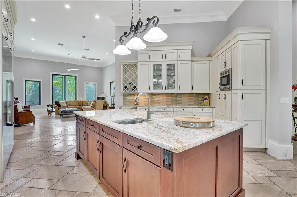 6489 Highcroft Dr, Naples, FL 34119-34