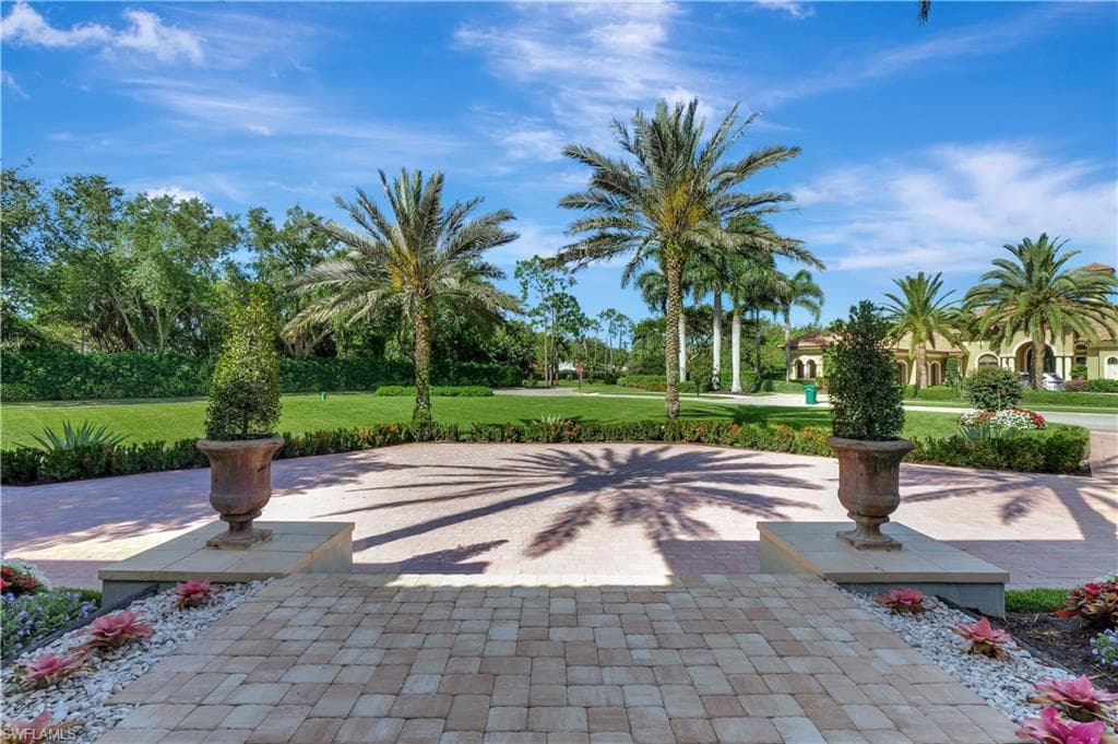 6489 Highcroft Dr, Naples, FL 34119-4