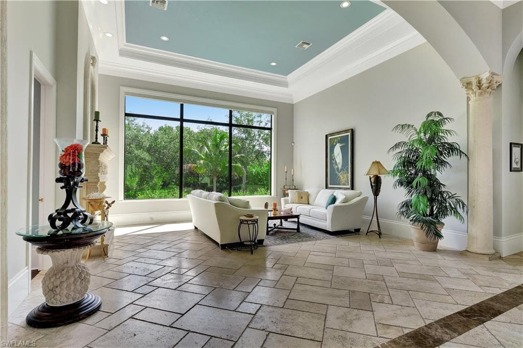 6489 Highcroft Dr, Naples, FL 34119-8
