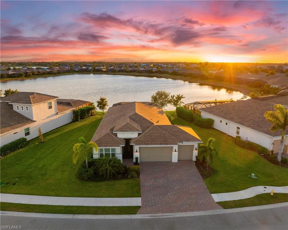 14547 Kelson Cir, Naples, FL 34114-2