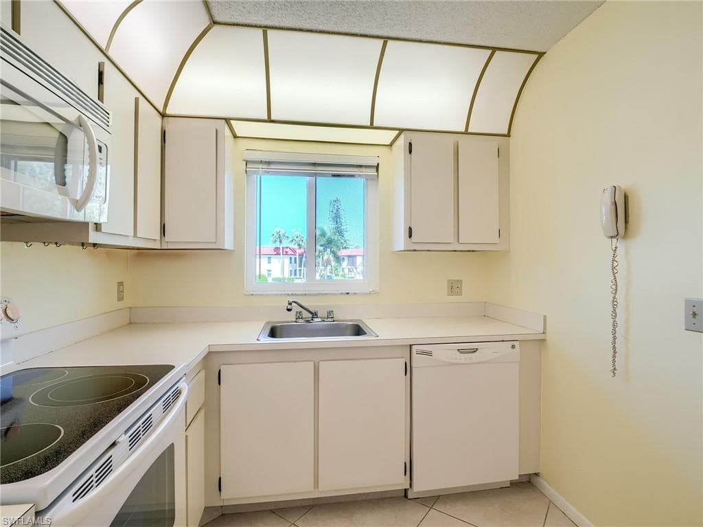 4306 27th Ct SW 201, Naples, FL 34116-15