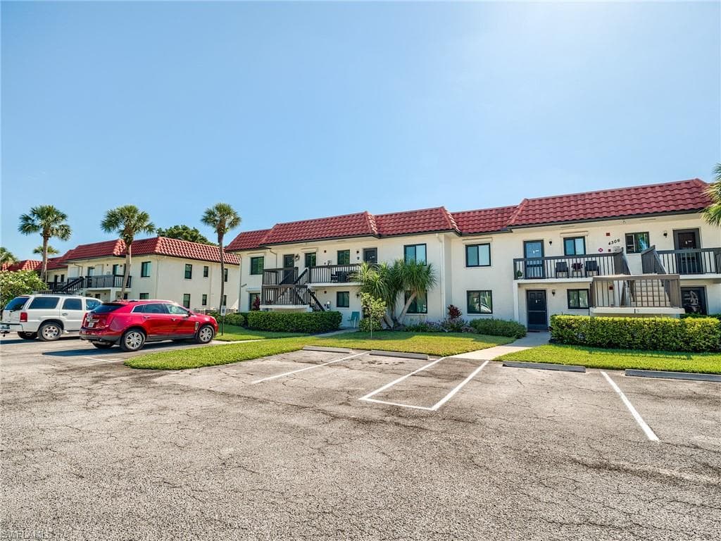 4306 27th Ct SW 201, Naples, FL 34116-3