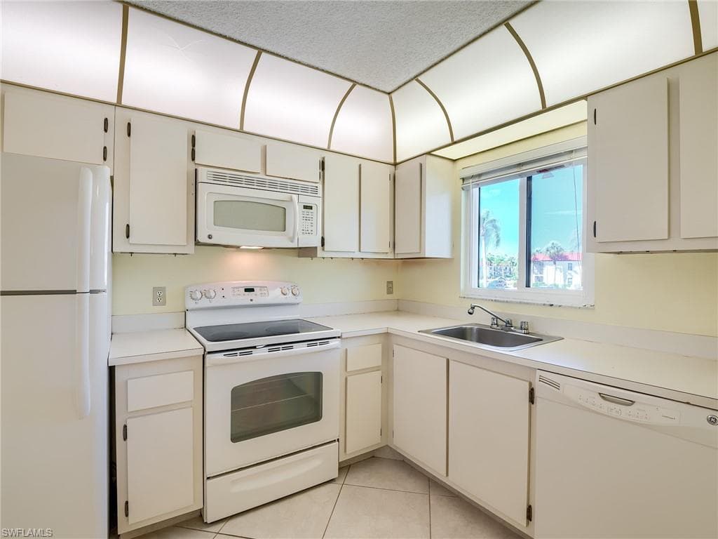 4306 27th Ct SW 201, Naples, FL 34116-7