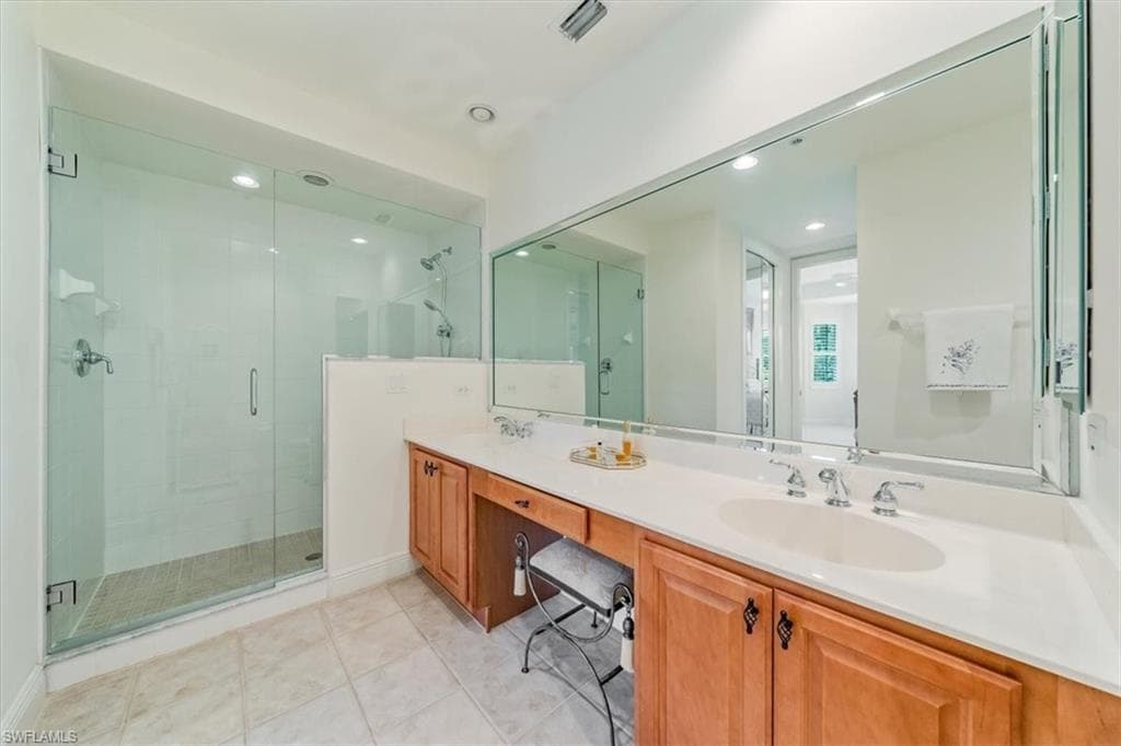 4700 Yacht Harbor Dr 613, Naples, FL 34112-22