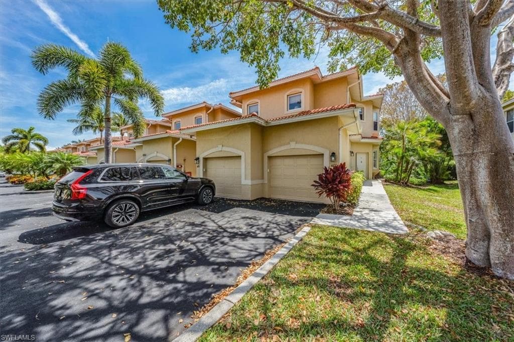 4700 Yacht Harbor Dr 613, Naples, FL 34112-2