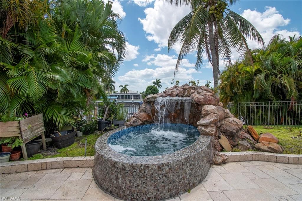 3528 16th Pl, Cape Coral, FL 33904-38