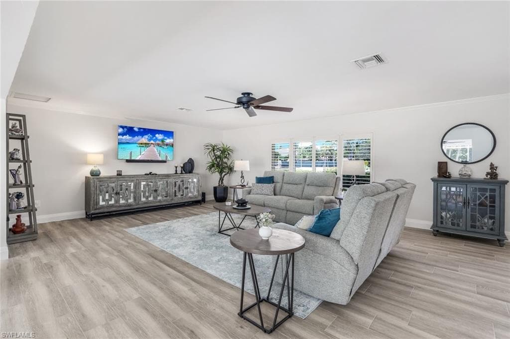 636 Park Shore Dr, Naples, FL 34103-4