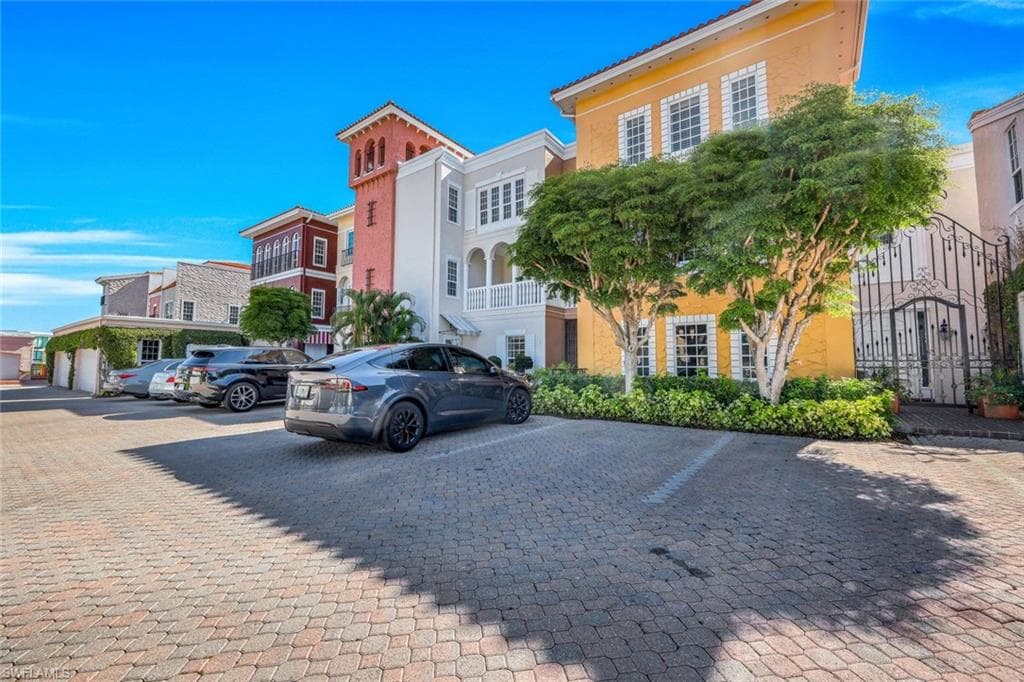 4000 Gulf Shore Blvd N 2500, Naples, FL 34103-40