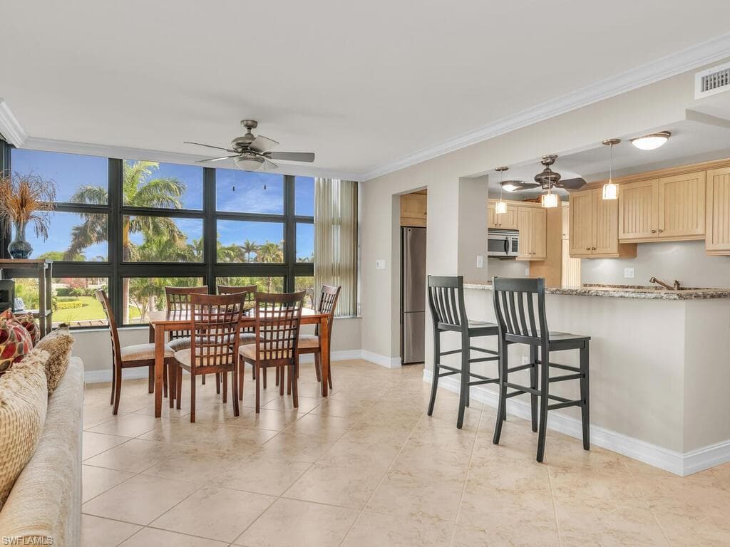 320 Seaview Ct 2-303, Marco Island, FL 34145-21