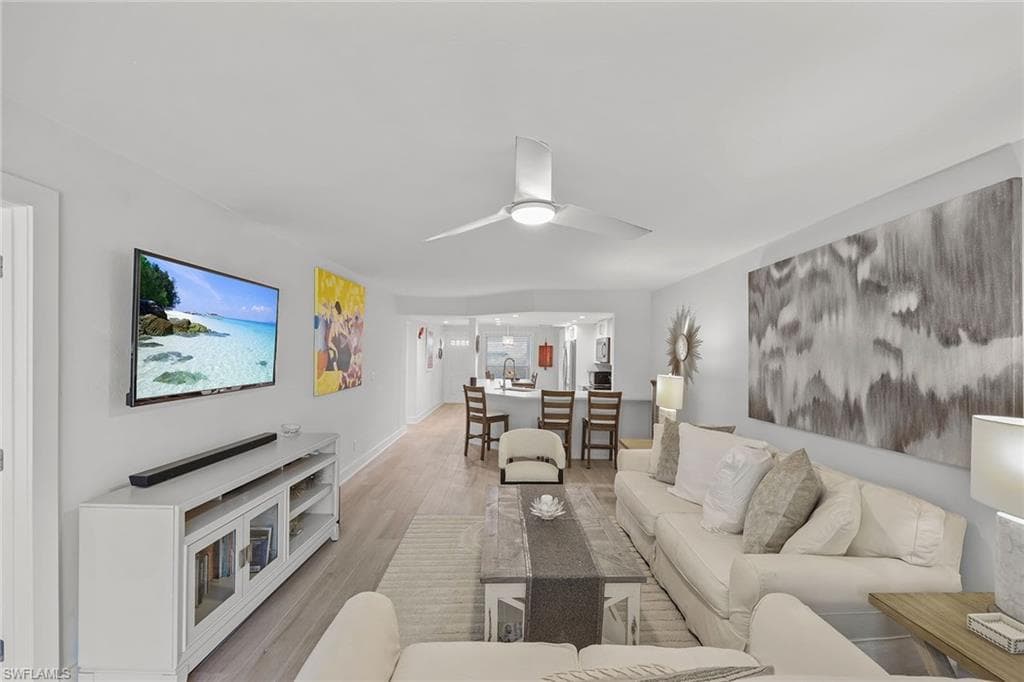 876 Gulf Pavilion Dr 105, Naples, FL 34108-4