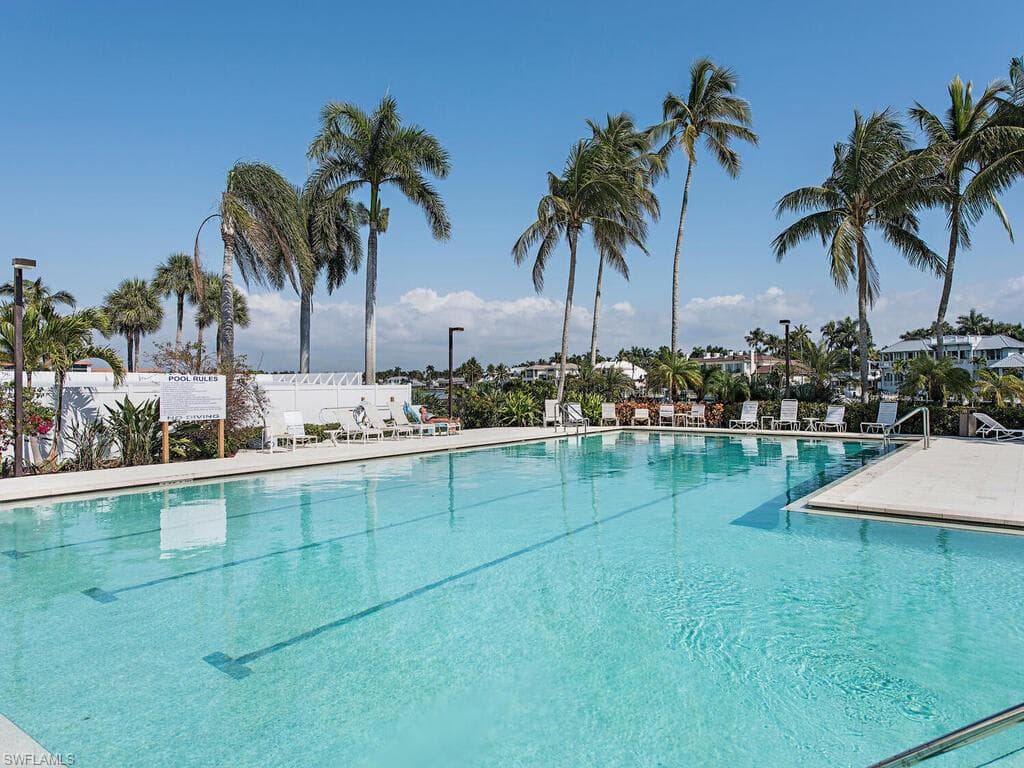2400 Gulf Shore Blvd N Ph2, Naples, FL 34103-29