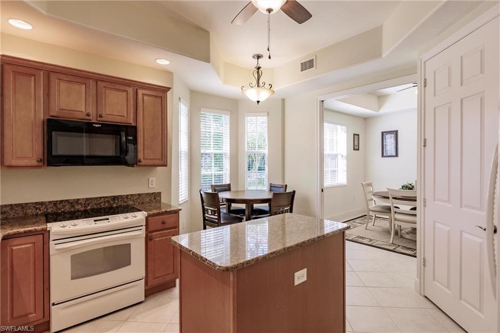 7832 Hawthorne Dr 1902, Naples, FL 34113-13