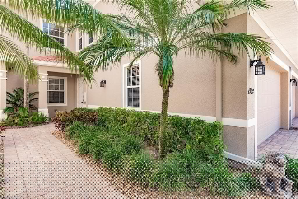 7832 Hawthorne Dr 1902, Naples, FL 34113-4