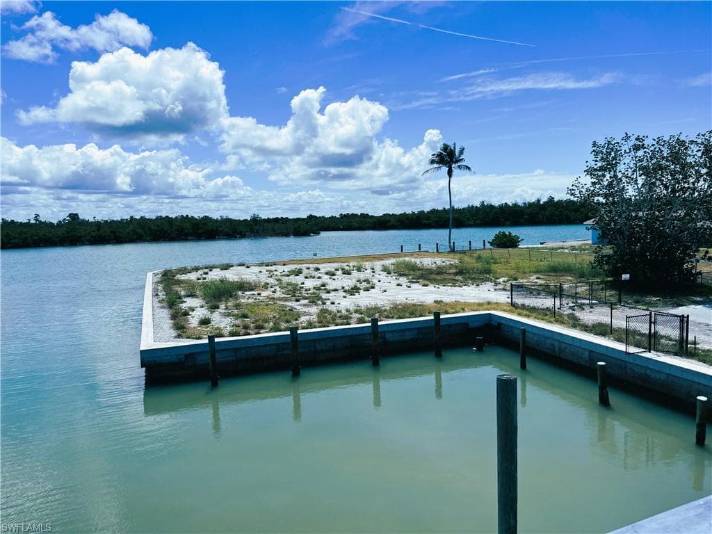 301 Pear Tree Ave, Goodland, FL 34140-4