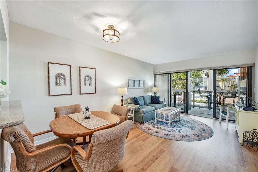 807 River Point Dr 105d, Naples, FL 34102-5