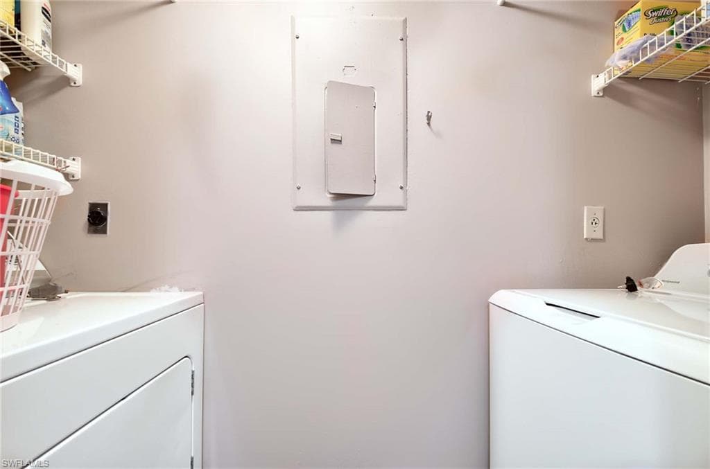 1 High Point Cir W 303, Naples, FL 34103-18
