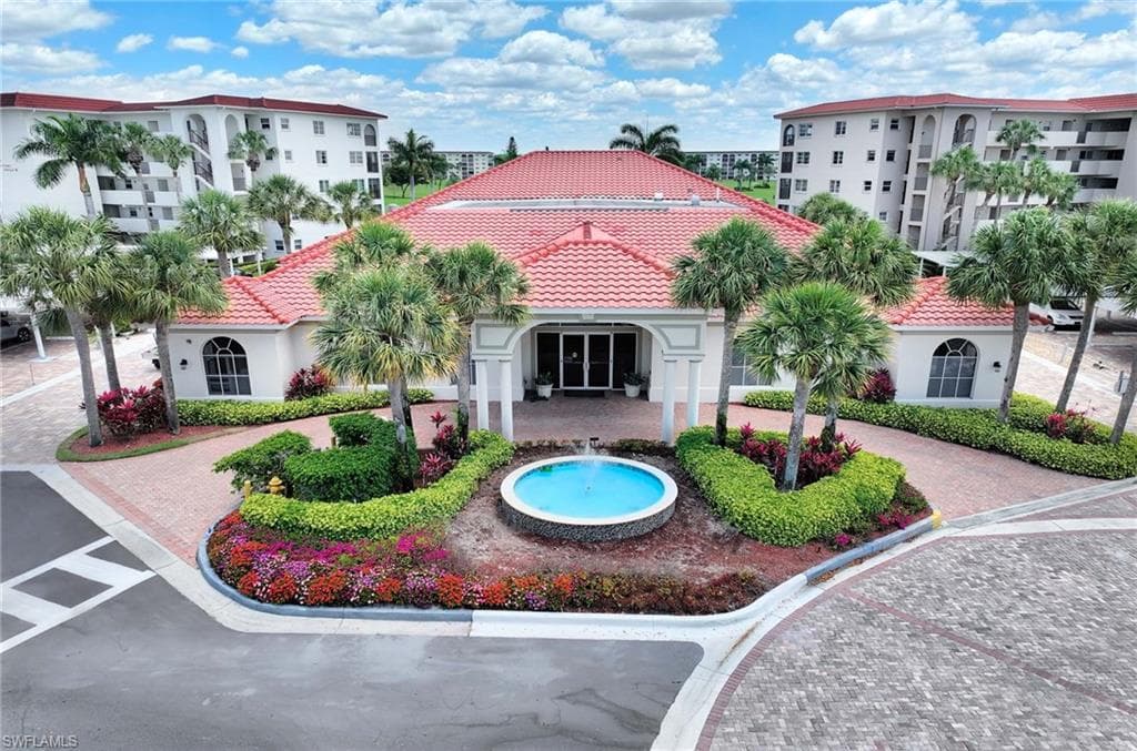 1 High Point Cir W 303, Naples, FL 34103-27