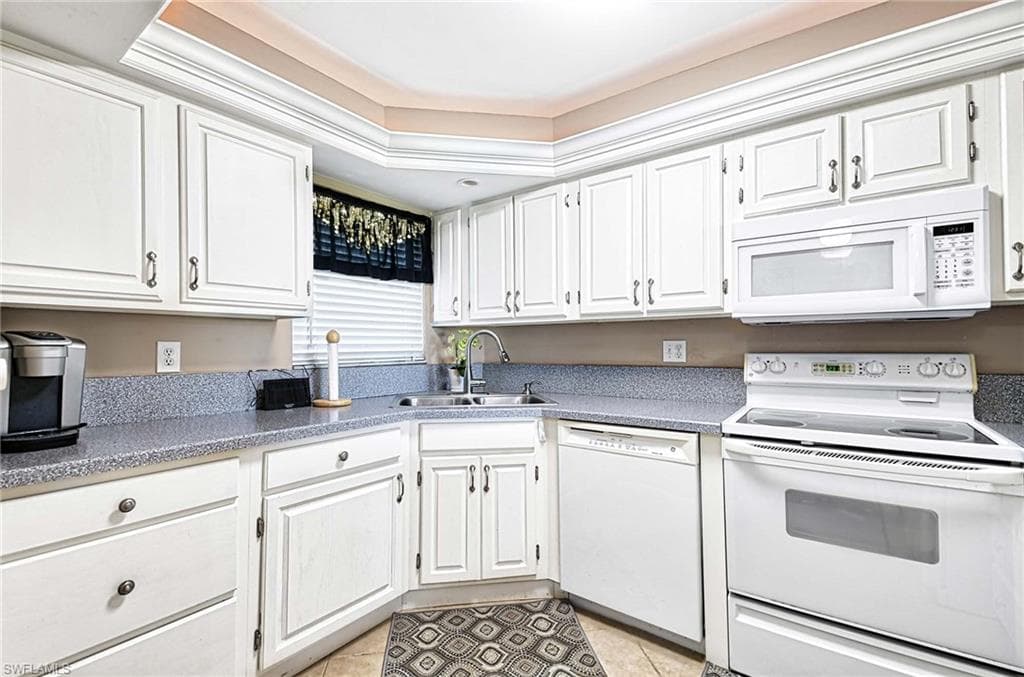1 High Point Cir W 303, Naples, FL 34103-5