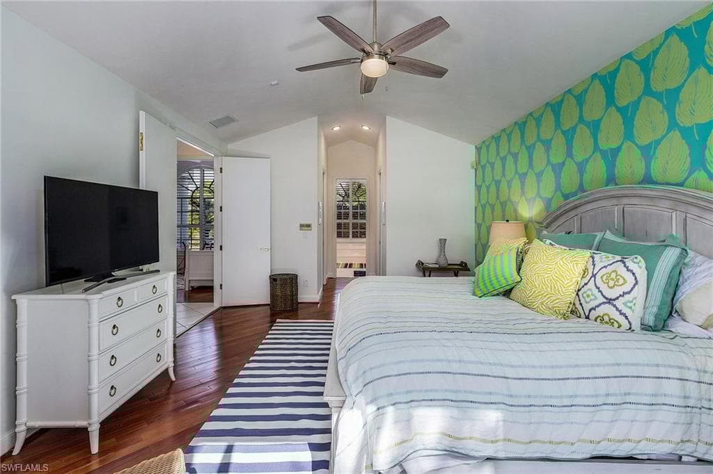 720 Turkey Oak Ln, Naples, FL 34108-16