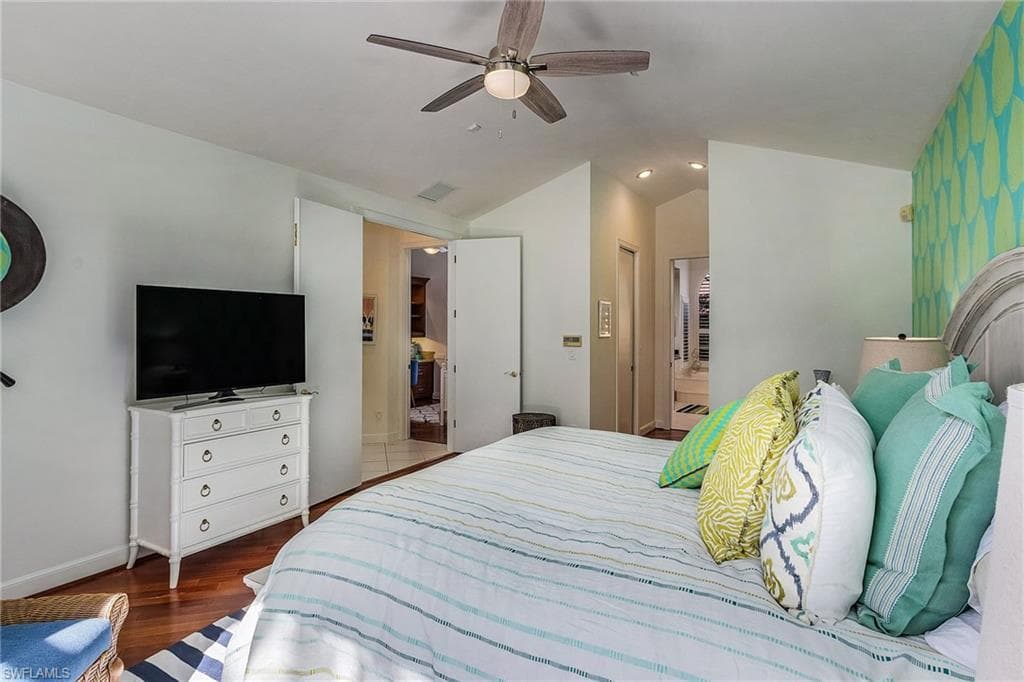 720 Turkey Oak Ln, Naples, FL 34108-18