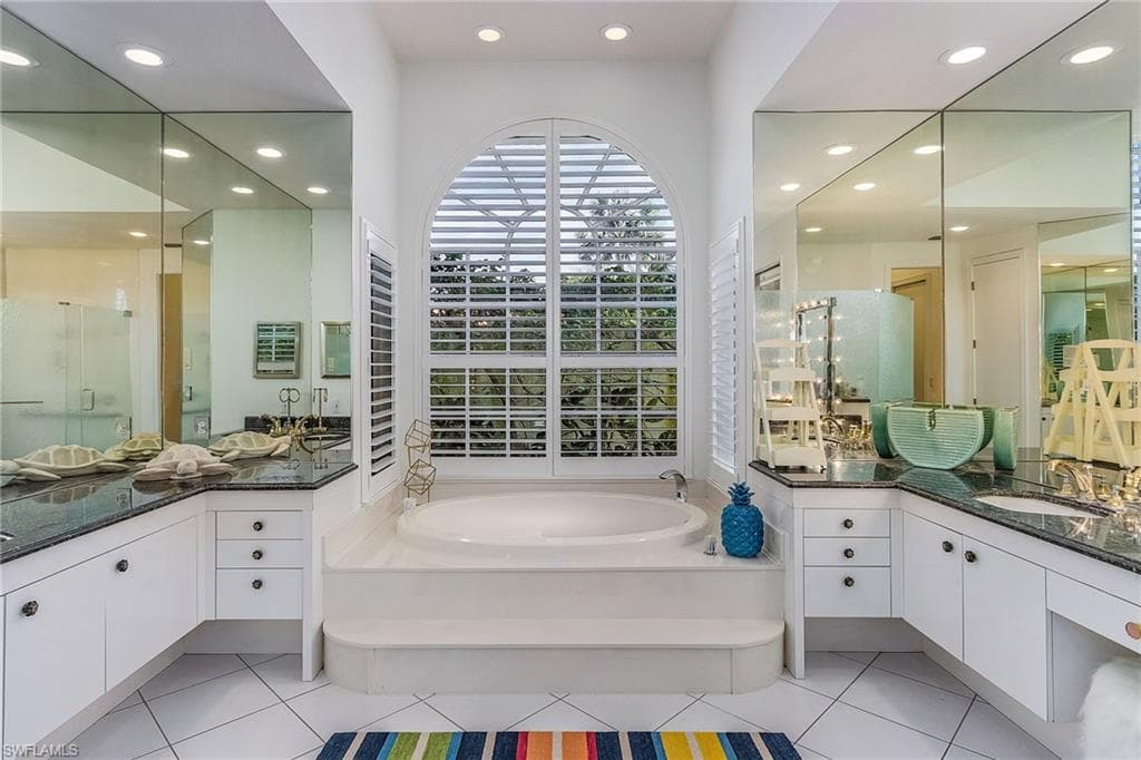 720 Turkey Oak Ln, Naples, FL 34108-19