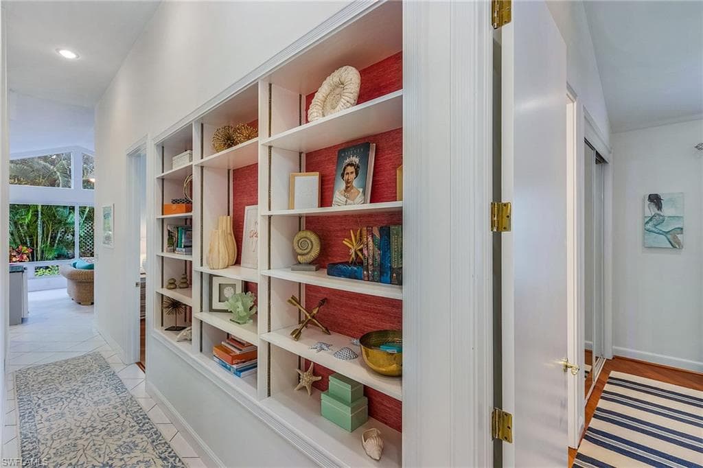 720 Turkey Oak Ln, Naples, FL 34108-21