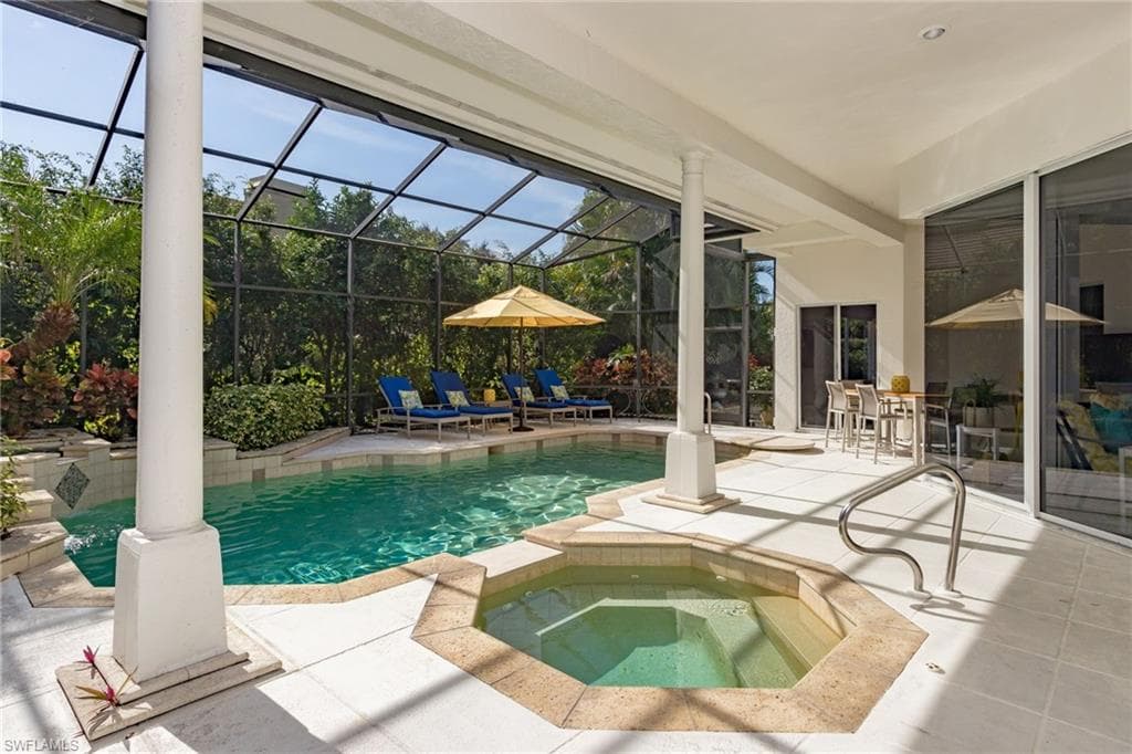 720 Turkey Oak Ln, Naples, FL 34108-26