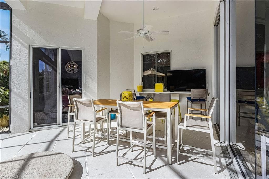 720 Turkey Oak Ln, Naples, FL 34108-27