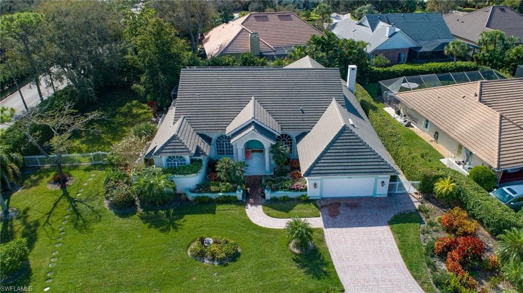 720 Turkey Oak Ln, Naples, FL 34108-2
