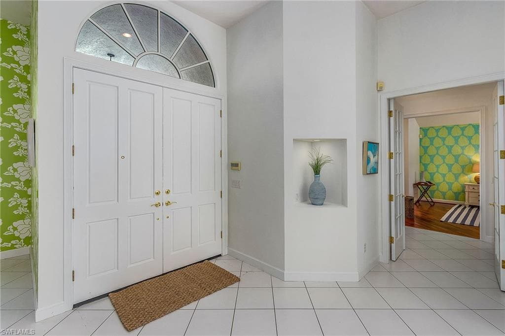 720 Turkey Oak Ln, Naples, FL 34108-4