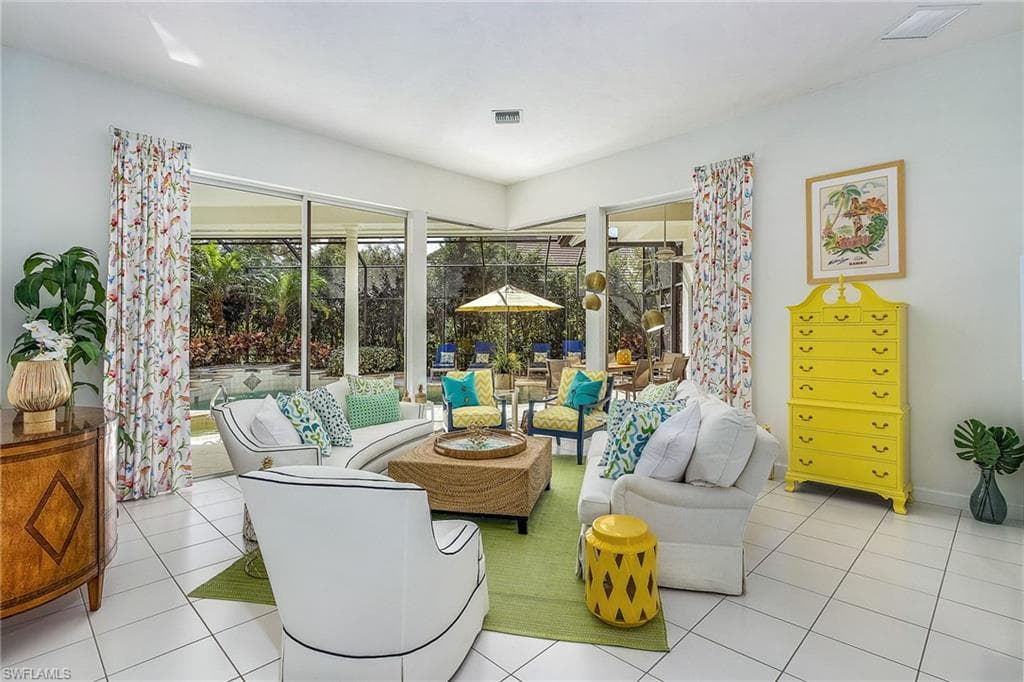 720 Turkey Oak Ln, Naples, FL 34108-5
