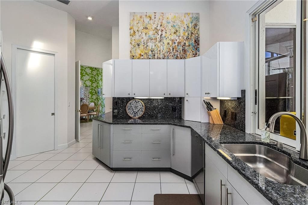 720 Turkey Oak Ln, Naples, FL 34108-8